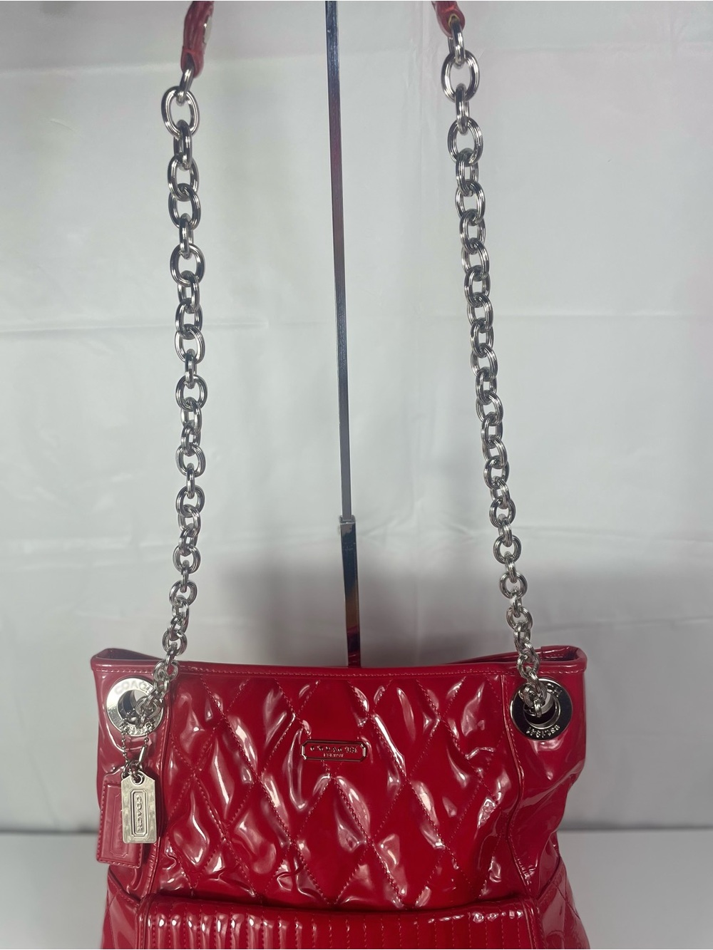 $25 Low Start π¨π¨Coach Poppy Red Liquid Gloss Patent Leather Quilted Bag Y2K - Picture 7 of 13